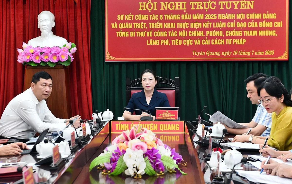 Đồng chí Phó Bí thư Thường trực Tỉnh ủy Lê Thị Kim Dung chủ trì hội nghị tại điểm cầu Tuyên Quang.