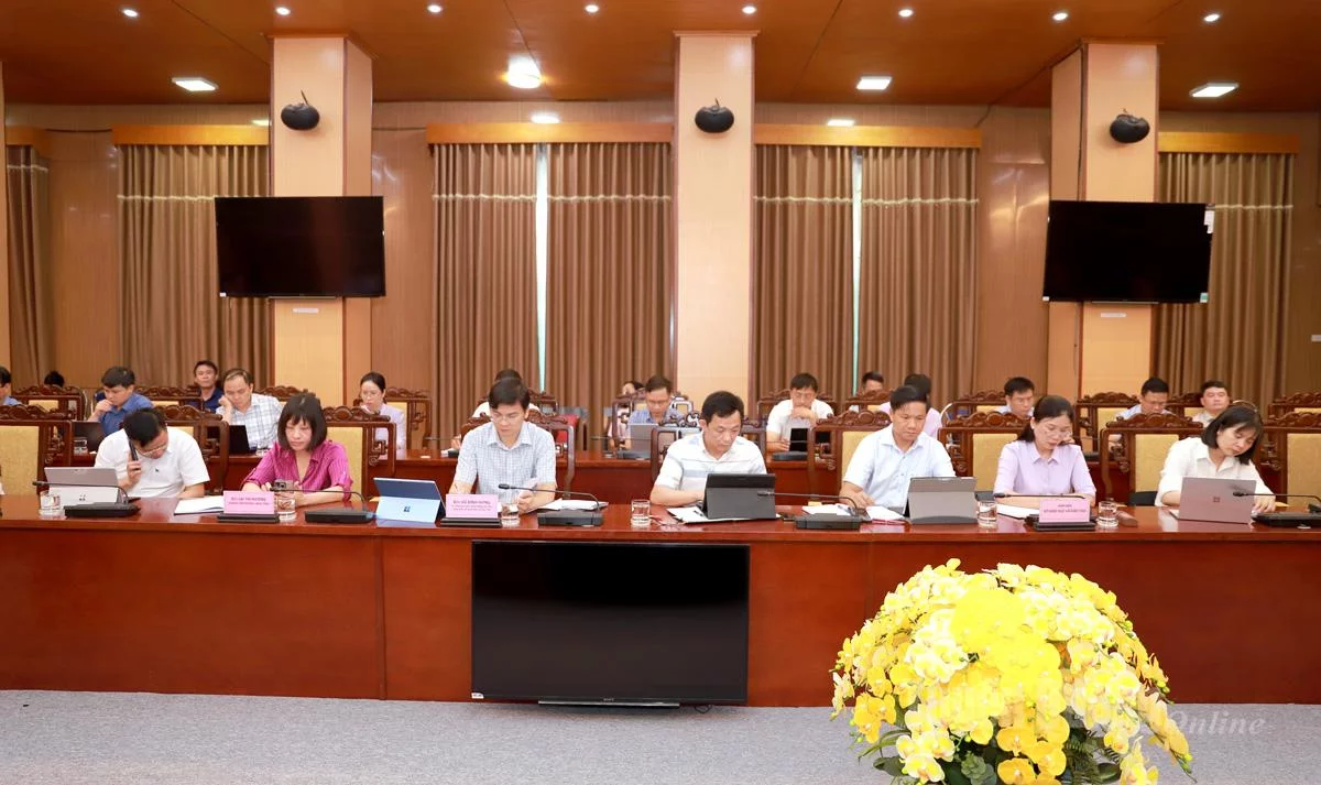 Lãnh đạo các sở dự buổi làm việc