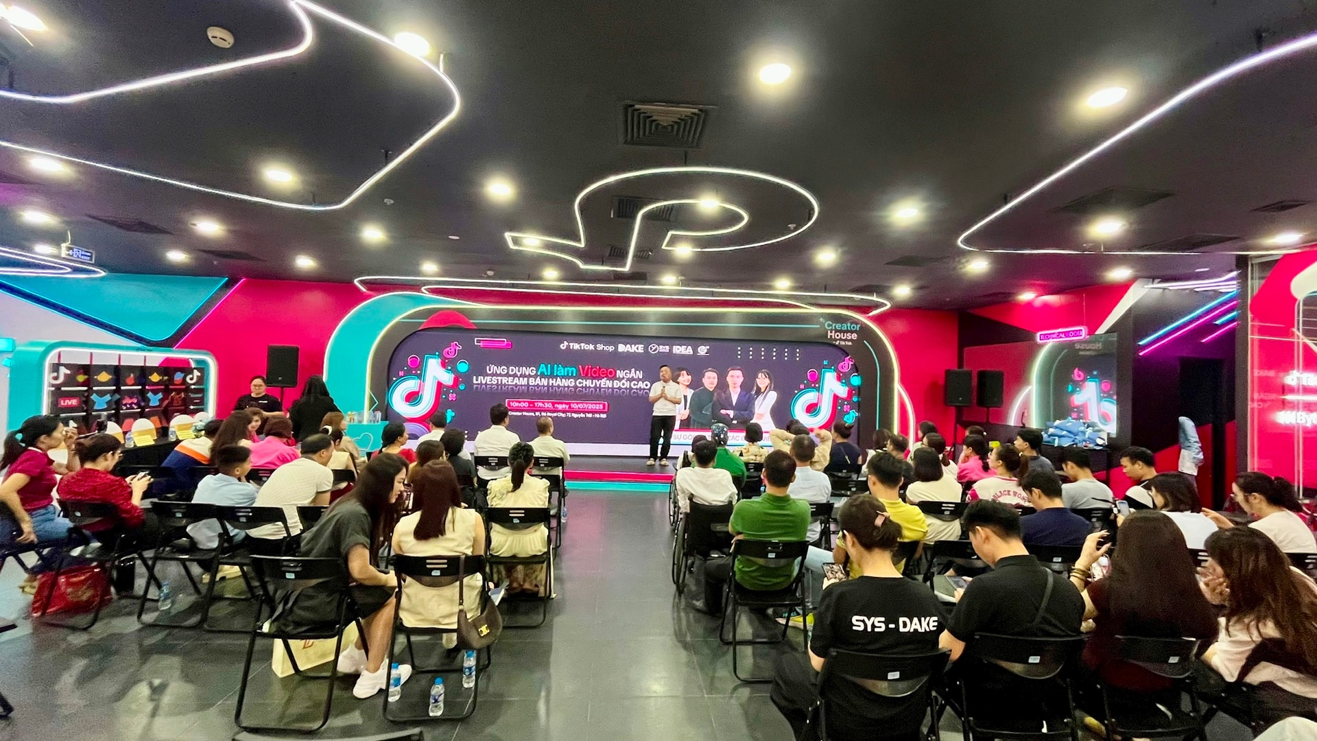 توقيع اتفاقية تعاون لنشر برنامج تدريبي لدعم التوظيف وتأسيس اقتصاد رقمي للأشخاص ذوي الإعاقة.jpg