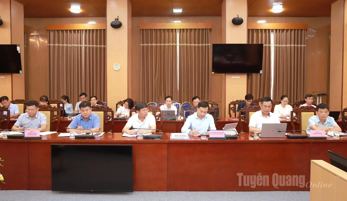 Lãnh đạo các sở dự buổi làm việc.