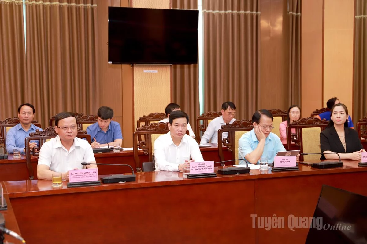Các đại biểu của tỉnh dự buổi tiếp đoàn.