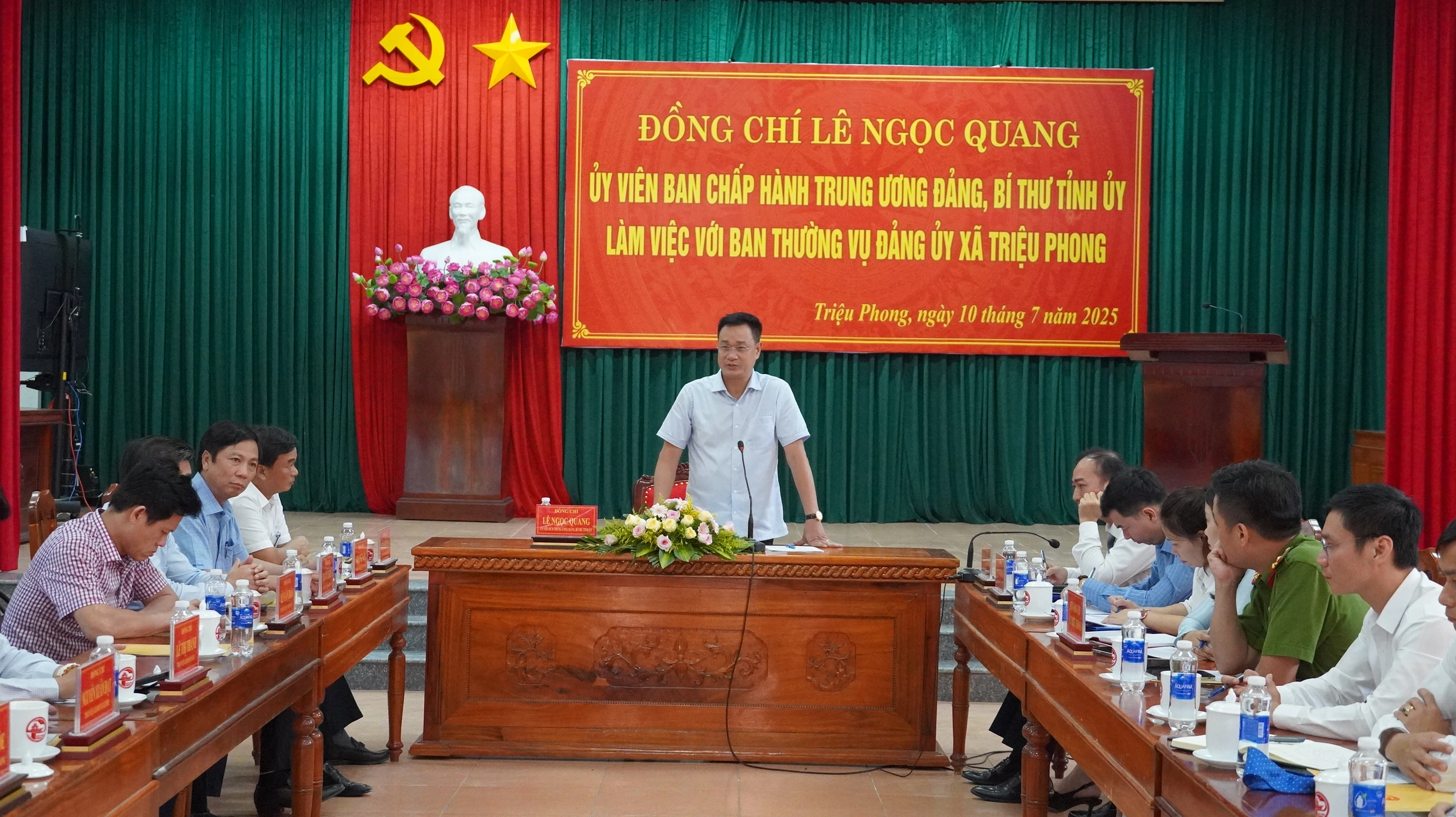 Bí thư Tỉnh ủy Lê Ngọc Quang làm việc với BTV Đảng ủy xã Triệu Phong