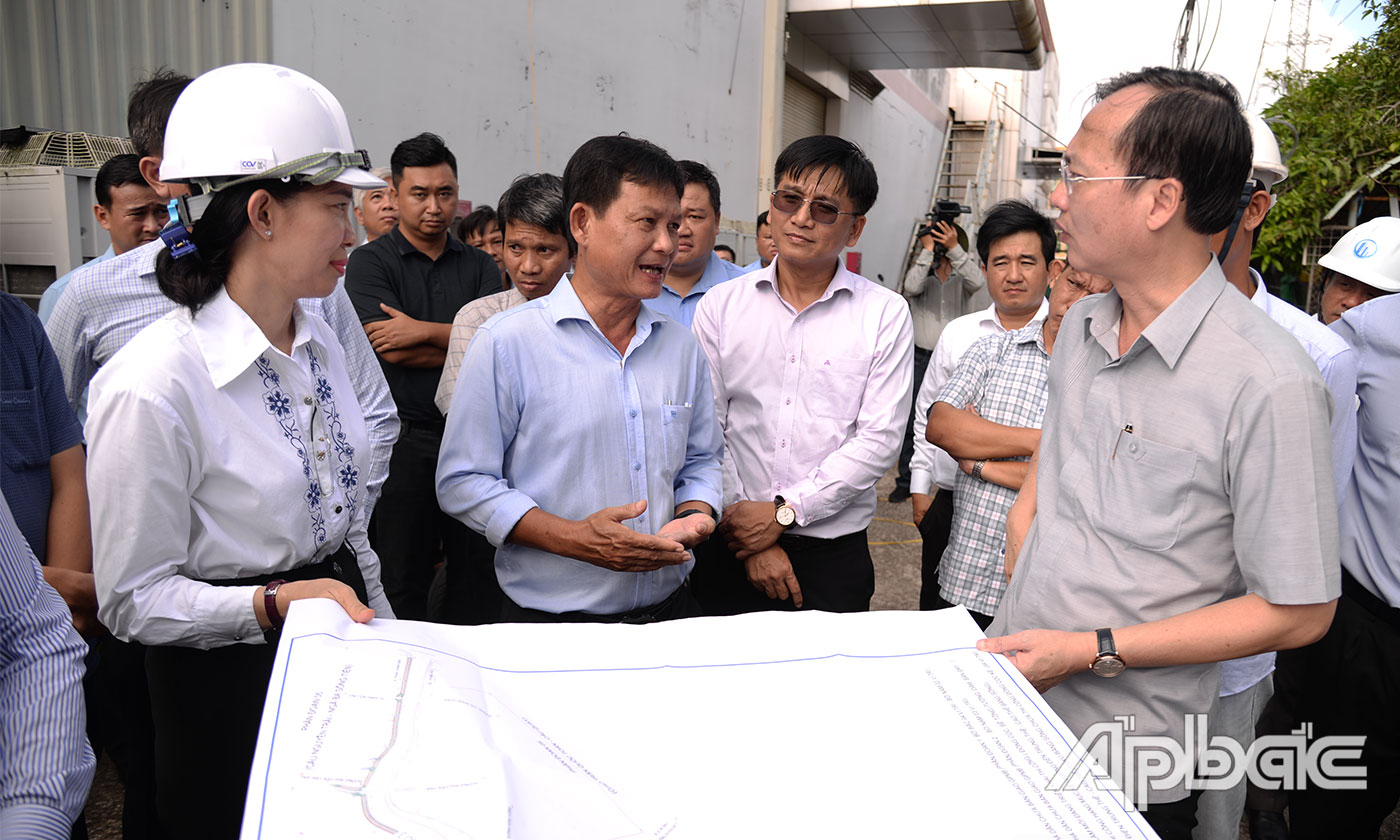 Đồng chí Trần Trí Quang yêu thầu các nhà thầu tập trung đẩy nhanh tiến độ thi công tại các vị trí không vướng mặt bằng.