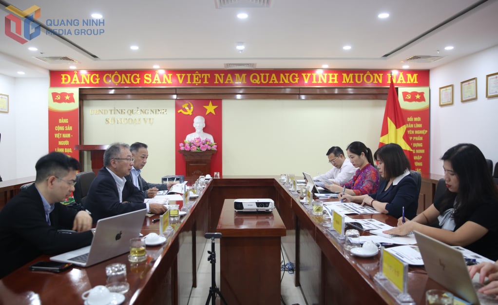 Quang cảnh cuộc họp.