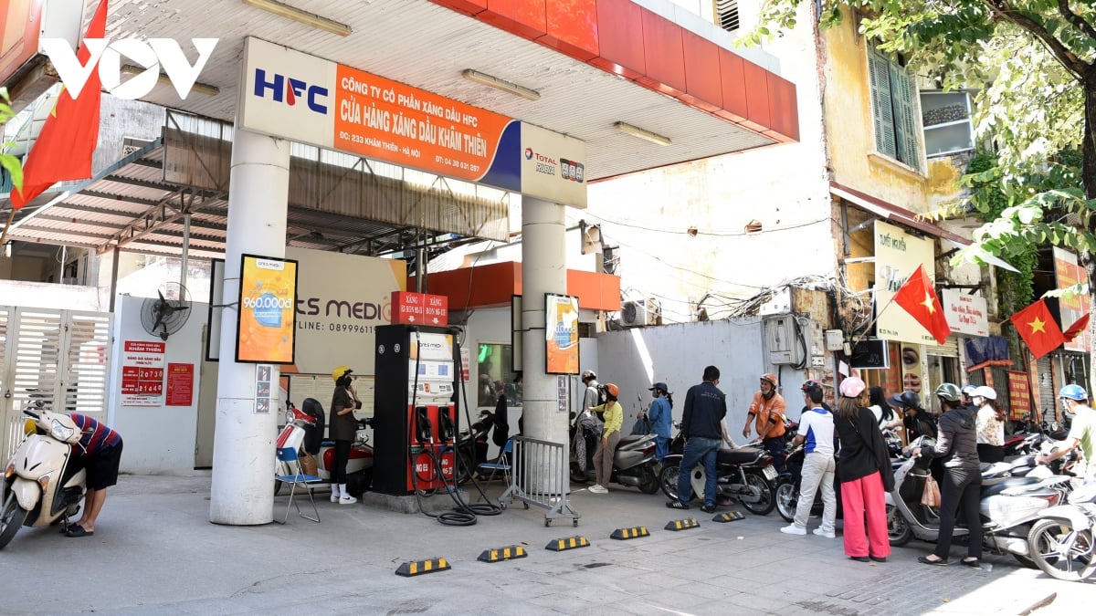 Nhiều mặt hàng xăng dầu tăng giá từ chiều 10/7.