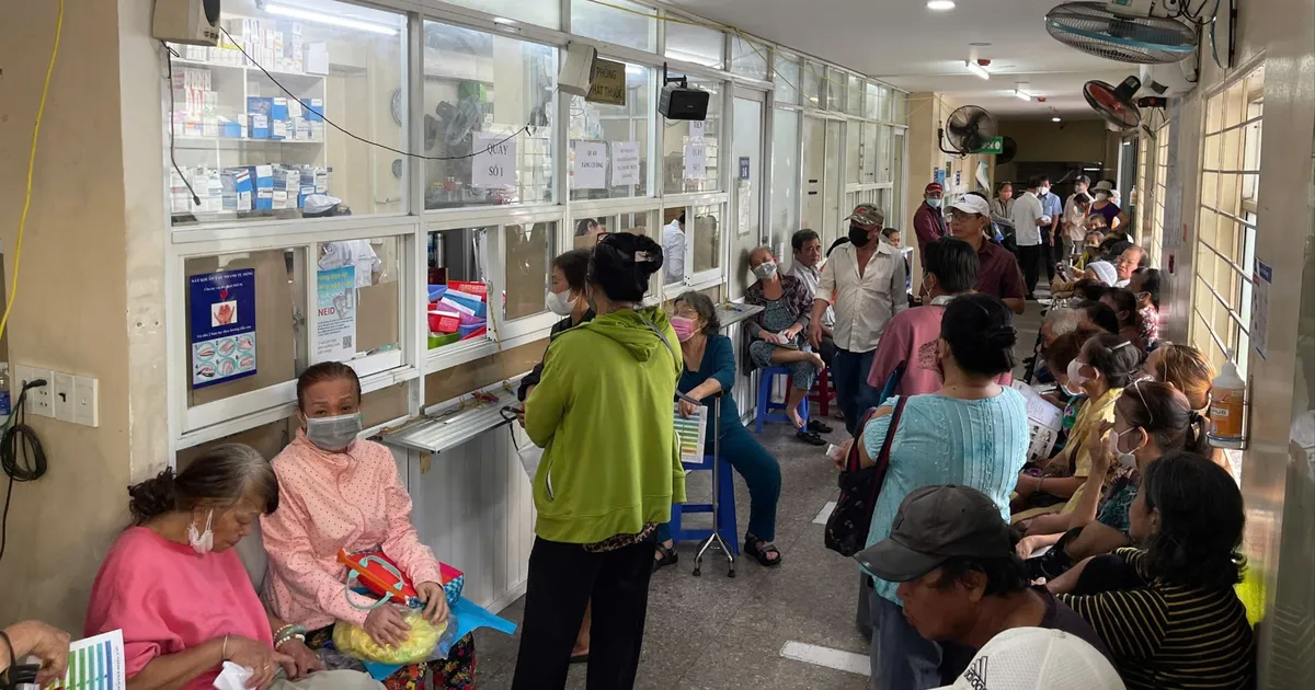 ទីក្រុងហូជីមិញ៖ មន្ទីរពេទ្យភាគច្រើនបានចេញវេជ្ជបញ្ជាឱសថអេឡិចត្រូនិក