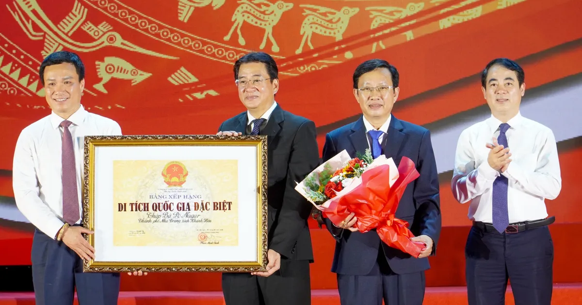 Khanh Hoa ទទួល​បាន​វិញ្ញាបនបត្រ​ចាត់​ថ្នាក់​ជា​វិមាន​ជាតិ​ពិសេស​នៃ​អគារ Ponagar Tower
