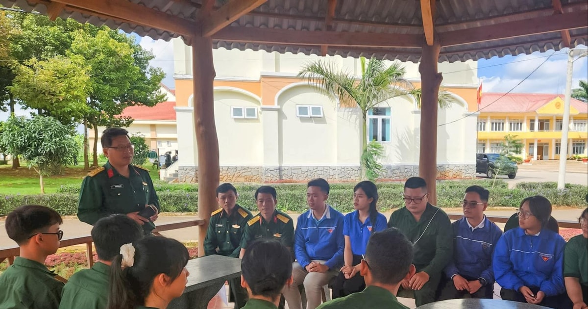 Lãnh đạo Bộ Chỉ huy quân sự tỉnh Lâm Đồng thăm lớp Học kỳ Quân đội
