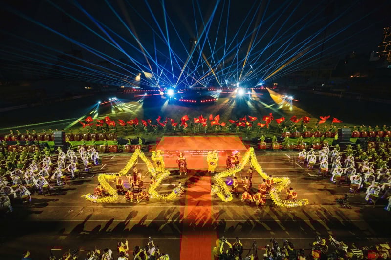 Mãn nhãn với màn trình diễn trong  Lễ khai mạc Giải bóng đá Công an, Cảnh sát các nước ASEAN mở rộng 2025 -0