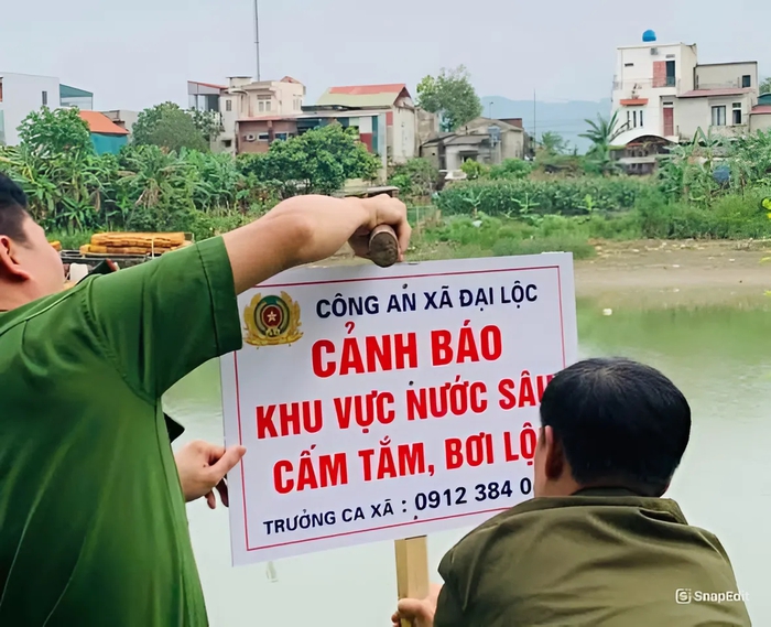 Công an Thanh Hóa dạy bơi miễn phí cho thiếu nhi có hoàn cảnh khó khăn- Ảnh 2.