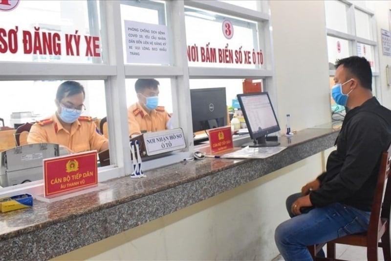 Còn khoảng 15.000 phương tiện chưa làm thủ tục đổi đăng ký xe -0