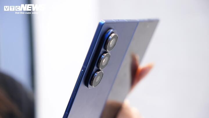 Thế hệ Galaxy Z Fold 7 là dòng mỏng và nhẹ nhất từ trước đến nay của Samsung. (Ảnh: Nguyễn Trung)