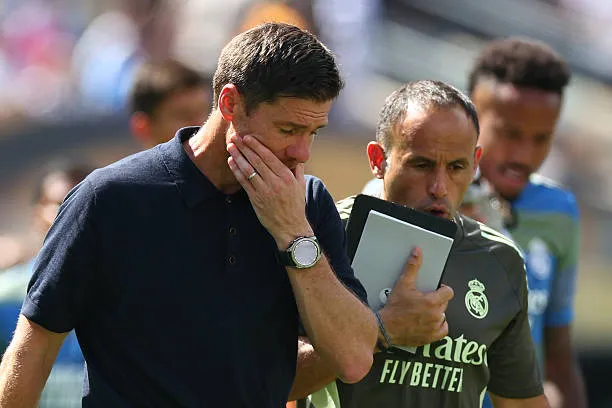 HLV Alonso hứa hẹn 'kỷ nguyên mới' cho Real Madrid sau thất bại đậm trước PSG ảnh 1