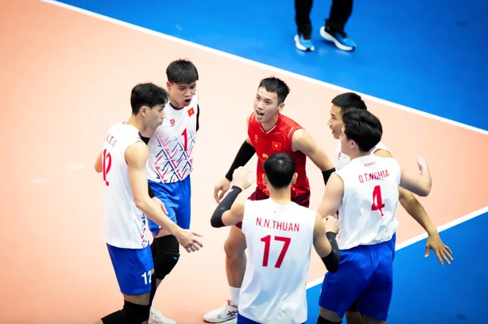 Đội tuyển bóng chuyền nam Việt Nam thắng trận đầu tiên tại SEA V.League 2025 - ảnh 1