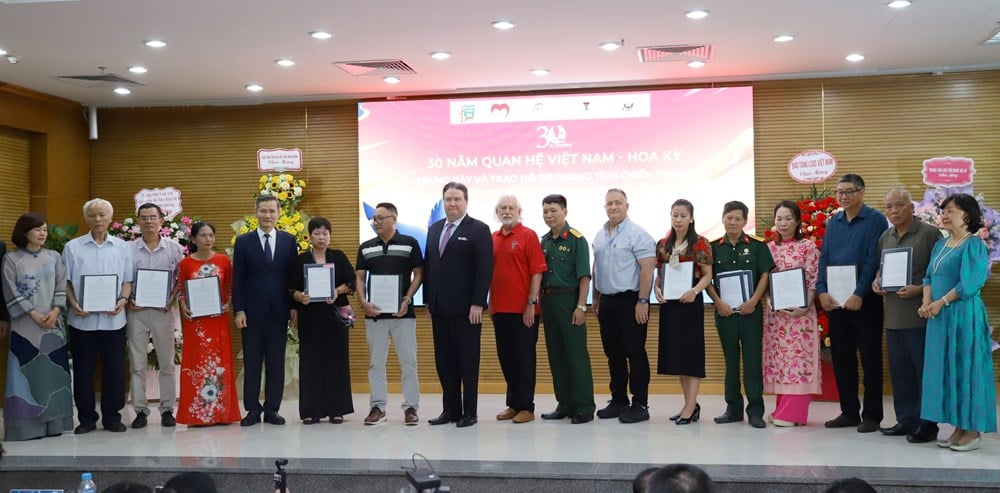 Lần đầu công bố nhiều tài liệu tại trưng bày “30 năm quan hệ ngoại giao Việt Nam - Mỹ” - ảnh 5