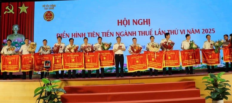 Ngành Thuế bứt phá mạnh mẽ: Vượt thu, siết kỷ luật, tăng tốc chuyển đổi số- Ảnh 5.