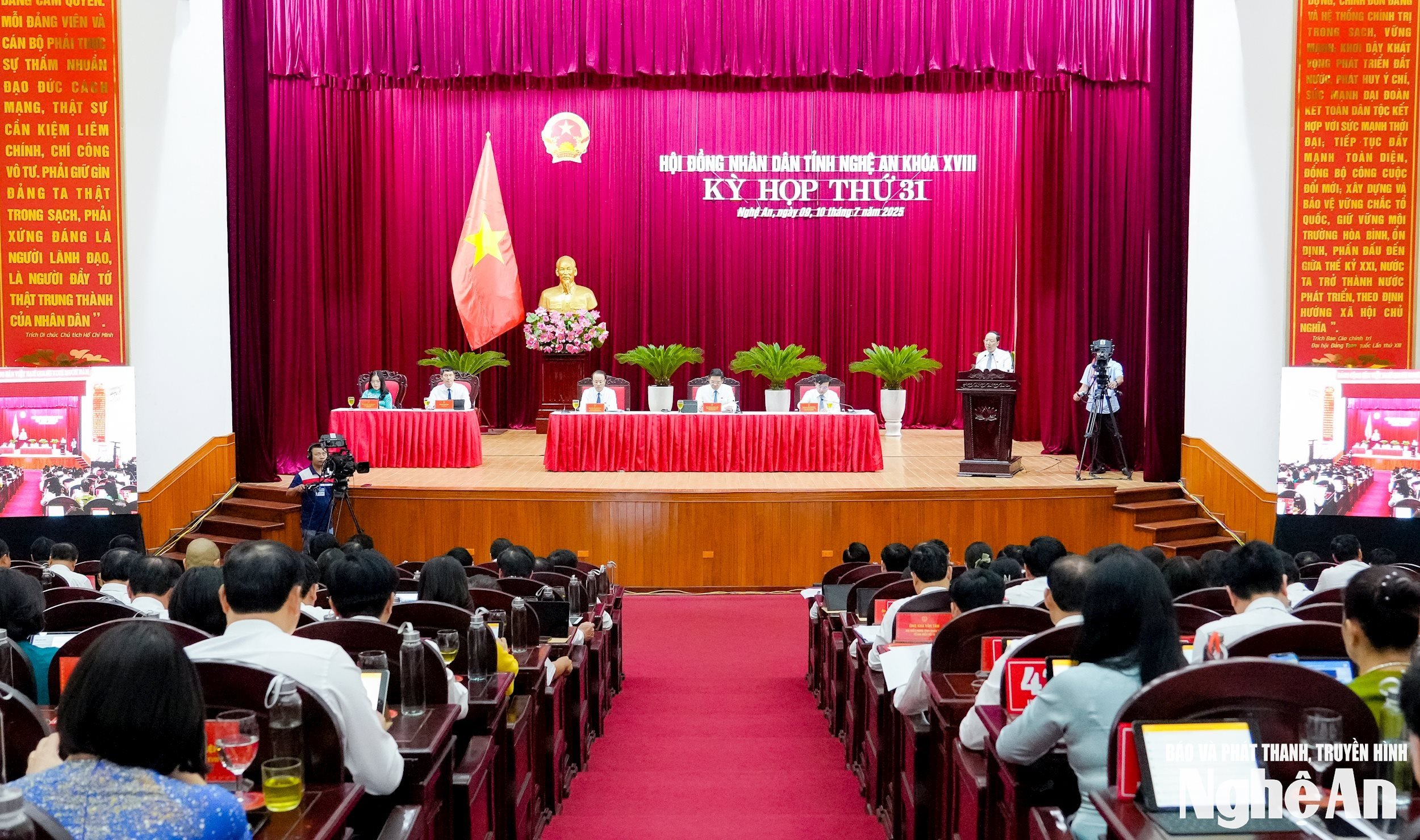 ក្រុមប្រឹក្សាប្រជាជនខេត្ត Nghe An បានសាកសួរអំពីស្ថានភាពបច្ចុប្បន្ន និងដំណោះស្រាយក្នុងការប្រយុទ្ធប្រឆាំងនឹងទំនិញក្លែងក្លាយ ទំនិញខូចគុណភាព និងអាហារកខ្វក់។
