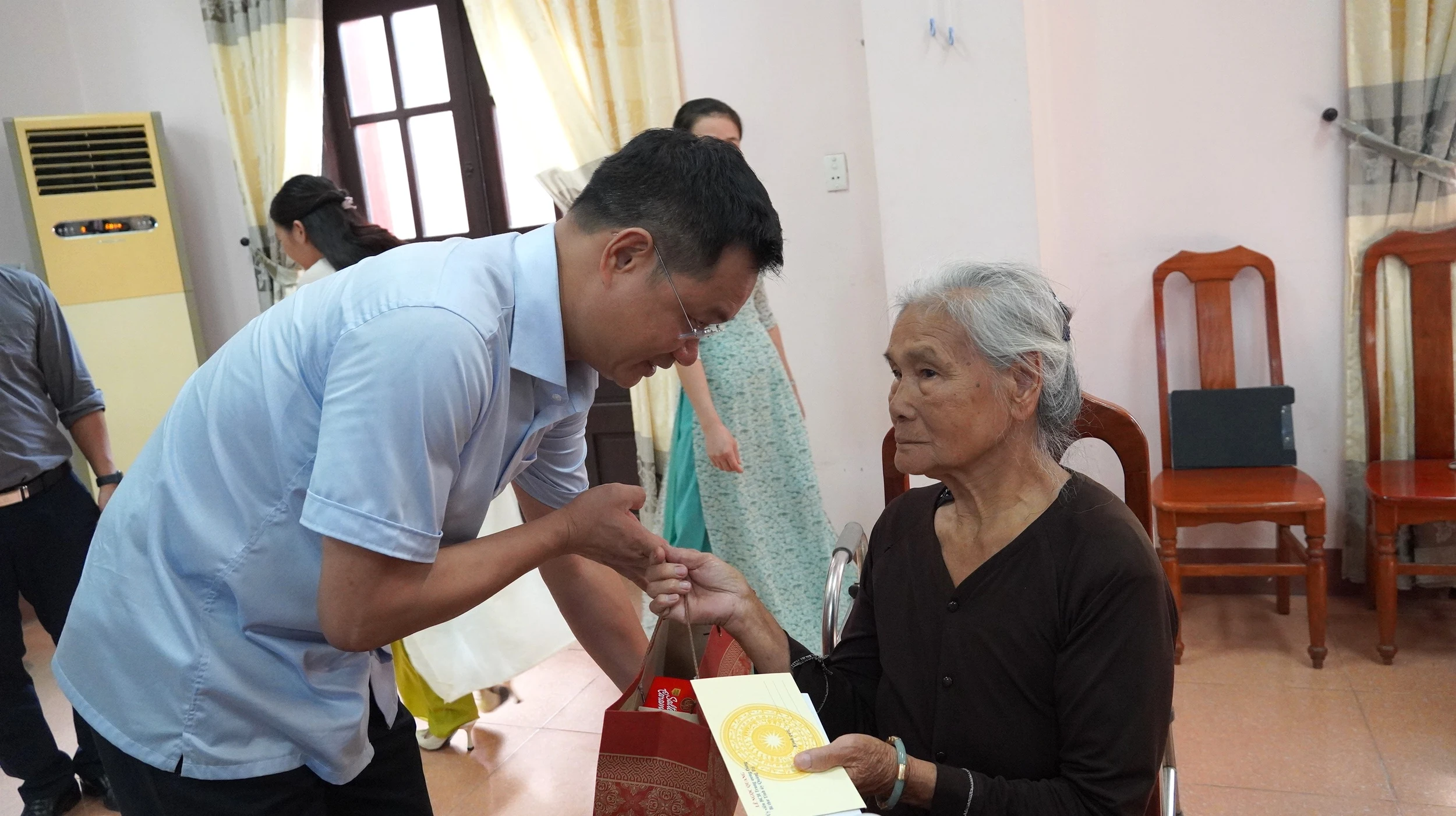 Bí thư Tỉnh ủy Lê Ngọc Quang làm việc với BTV Đảng ủy xã Triệu Phong