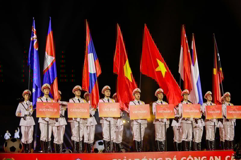 Mãn nhãn với màn trình diễn trong  Lễ khai mạc Giải bóng đá Công an, Cảnh sát các nước ASEAN mở rộng 2025 -0