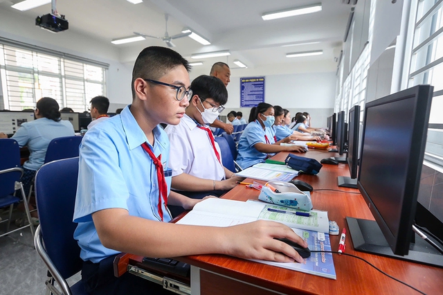 Đề xuất 3 giai đoạn thực hiện thi tốt nghiệp THPT trên máy tính - Ảnh 1.