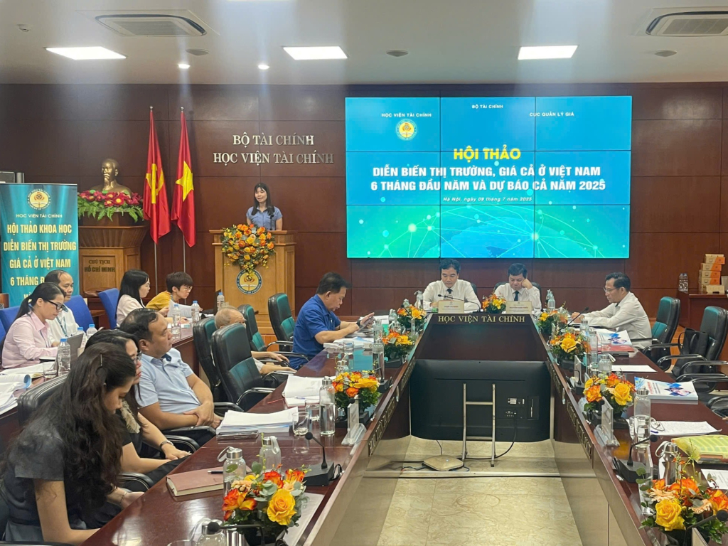 Hội thảo “Diễn biến thị trường, giá cả ở Việt Nam 6 tháng đầu năm và dự báo cả năm 2025”.