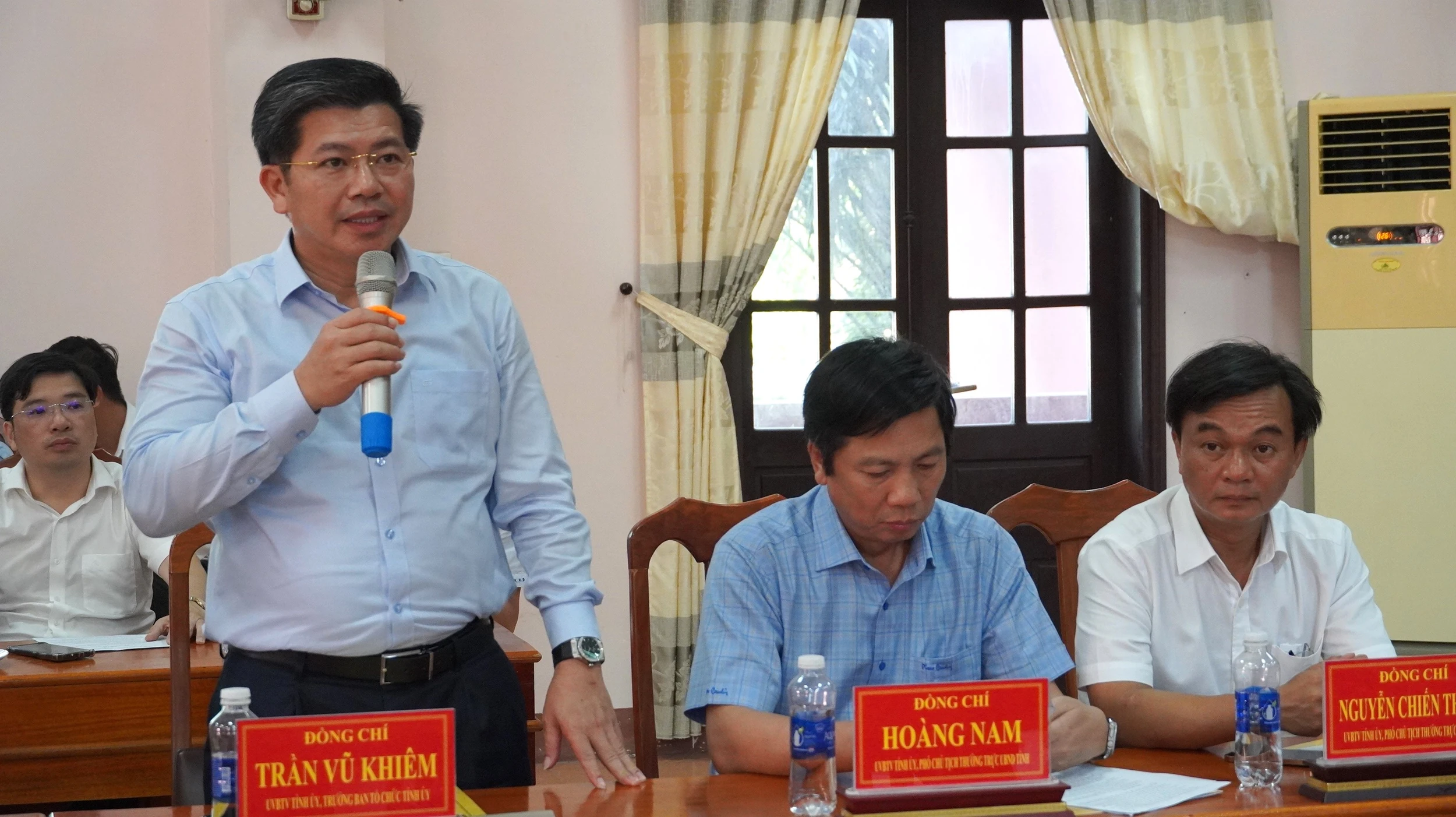 Bí thư Tỉnh ủy Lê Ngọc Quang làm việc với BTV Đảng ủy xã Triệu Phong