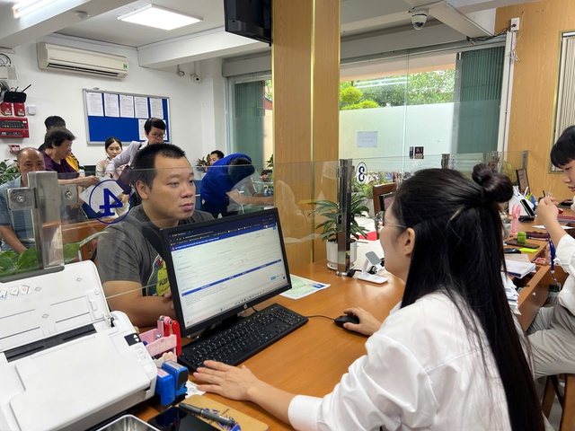 Phường đầu tiên của Hà Nội đưa robot AI vào phục vụ nhân dân- Ảnh 1.