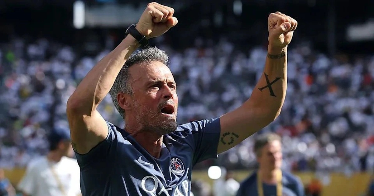 PSG đánh bại Real Madrid, HLV Enrique chỉ thẳng cầu thủ nhận Quả bóng Vàng