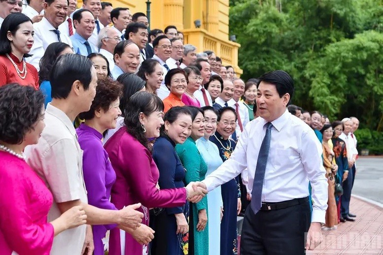 Chủ tịch nước Lương Cường gặp mặt thân mật với đoàn đại biểu cán bộ Hội Khuyến học tiêu biểu toàn quốc.