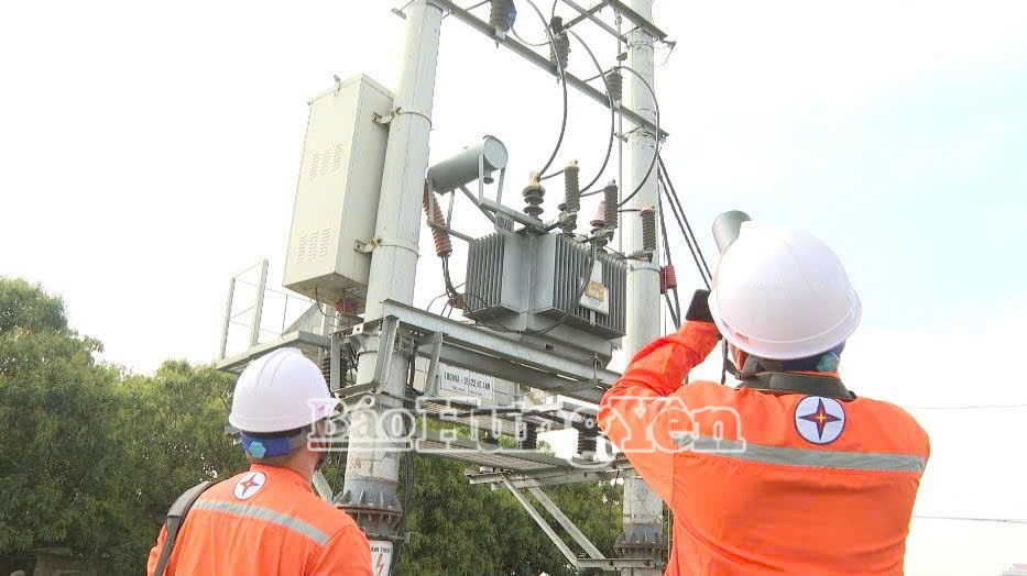 Thời tiết nắng nóng, nhu cầu sử dụng điện của người dân tăng cao