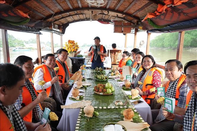 Vĩnh Long: Xu hướng xanh hóa trong ngành 'công nghiệp không khói' - Ảnh 2.
