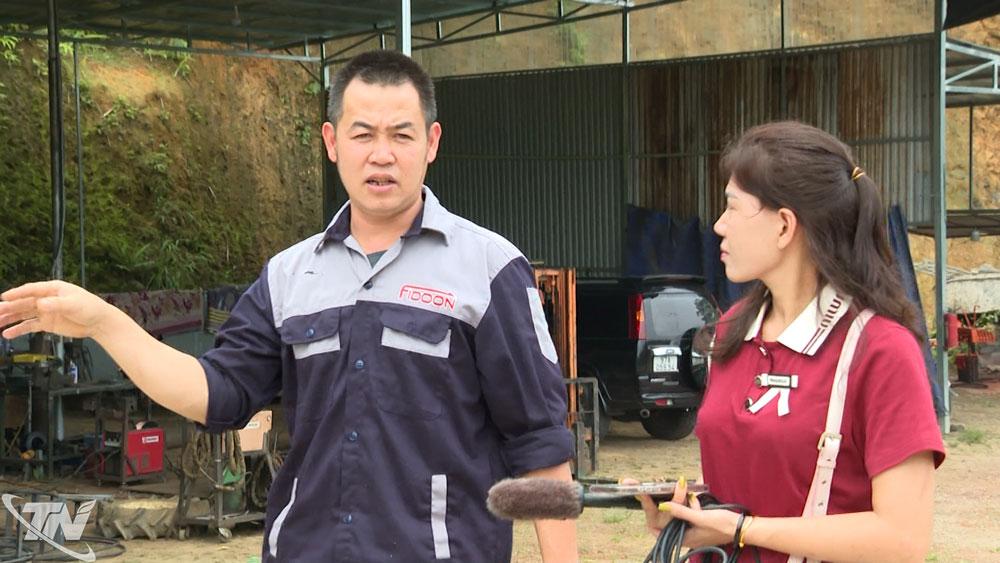 Anh Mai Phi Đoàn, Giám đốc HTX Phi Đoàn trao đổi với phóng viên.
