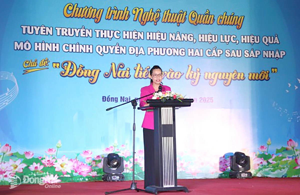 សមាជិកគណៈកម្មាធិការអចិន្ត្រៃយ៍នៃគណៈកម្មាធិការបក្ស អនុប្រធានគណៈកម្មាធិការប្រជាជន និងជានាយកមជ្ឈមណ្ឌលសេវាកម្មសាធារណៈនៃសង្កាត់ Binh Phuoc លោក Hoang Thuy Vu បានសង្កត់ធ្ងន់ថា កម្មវិធីមិនត្រឹមតែជាសកម្មភាពវប្បធម៌ និងសិល្បៈបម្រើប្រជាជនប៉ុណ្ណោះទេ ថែមទាំងជាទម្រង់នៃការឃោសនាយ៉ាងរស់រវើក និងជិតស្និទ្ធផងដែរ។