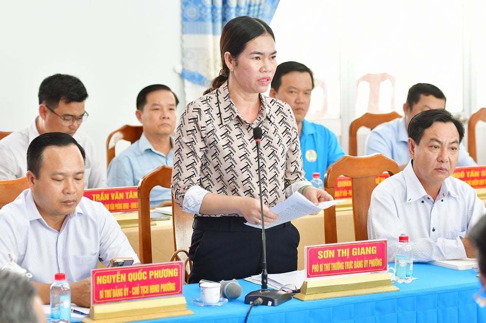 សមមិត្ត Son Thi Giang - លេខាអចិន្ត្រៃយ៍គណៈកម្មាធិការបក្សសង្កាត់ Nguyet Hoa បានរាយការណ៍អំពីលទ្ធផលដែលសម្រេចបានជូនគណៈប្រតិភូ។