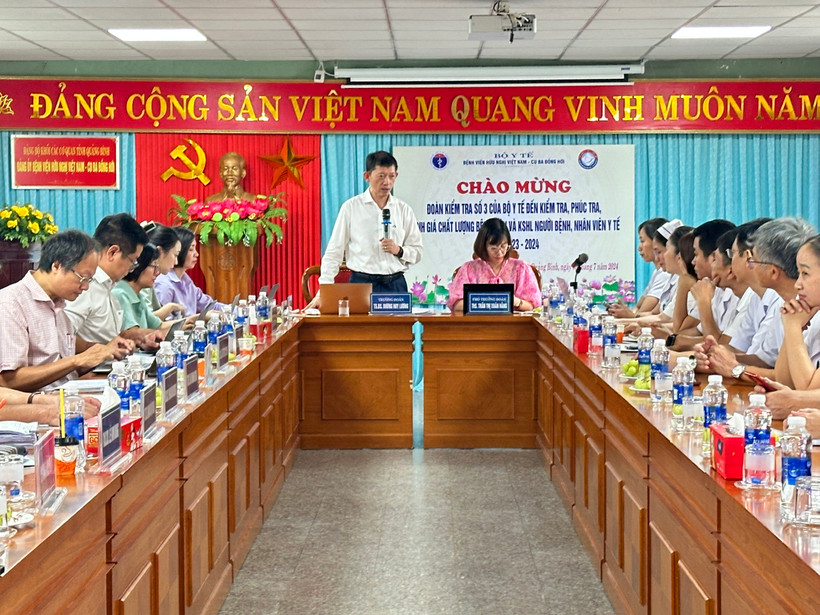 Dr. Duong Huy Luong, Deputy Director of the Department of Medical Examination and Treatment Management, is the Head of the inspection team.