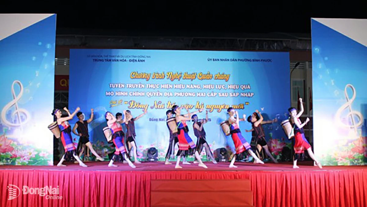សិល្បករ តារាសម្តែង និងអ្នកឃោសនានាំមកនូវការសម្តែងជាមួយនឹងបទចម្រៀងដែលបានសាកល្បងពេលវេលា។