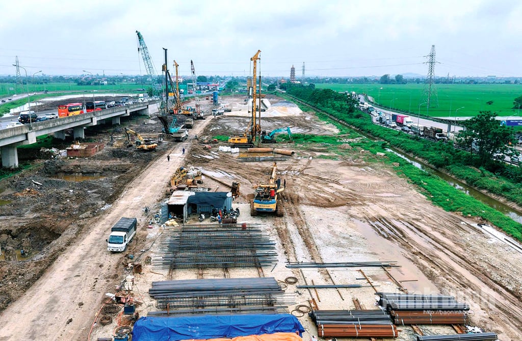Nhà thầu đẩy nhanh tiến độ thi công Dự án mở rộng cao tốc Bắc-Nam phía Đông đoạn Cao Bồ-Mai Sơn. Ảnh: Anh Tuấn