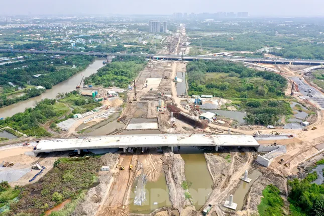ទុនវិនិយោគសាធារណៈជាង 10.800 ពាន់លានដុងសម្រាប់ចរាចរណ៍ទីក្រុងហូជីមិញត្រូវបញ្ចេញ រូបថតទី 2