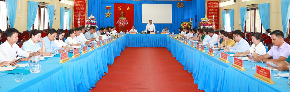 Quang cảnh buổi làm việc.