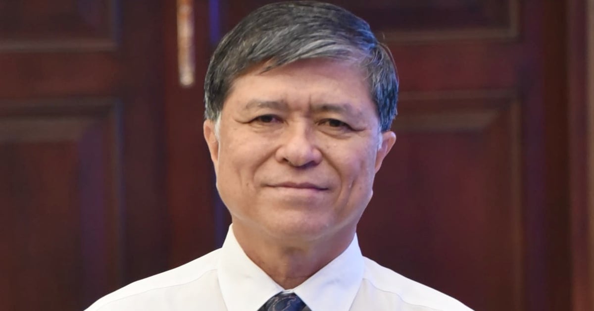 ប្រគល់ភារកិច្ចរបស់ក្រុមប្រឹក្សាភិបាលនៃមន្ទីរអប់រំ និងបណ្តុះបណ្តាលទីក្រុងហូជីមិញឡើងវិញ បន្ទាប់ពីការរួមបញ្ចូលគ្នា