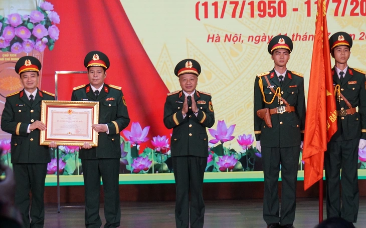 Có một nơi chuyên xuất bản sách của các lãnh tụ, tướng lĩnh, những cuốn sách đi khắp chiến trường - Ảnh 4.