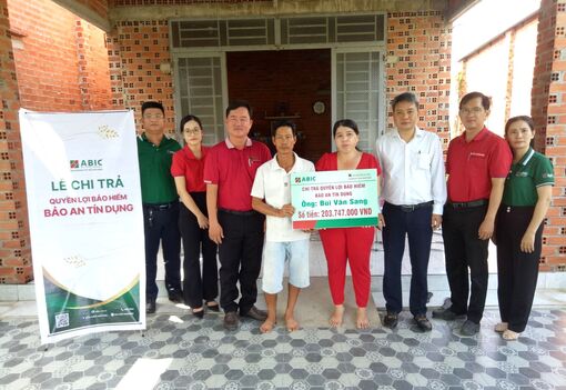 Chi trả quyền lợi bảo hiểm bảo an tín dụng cho khách hàng vay vốn tại Agribank