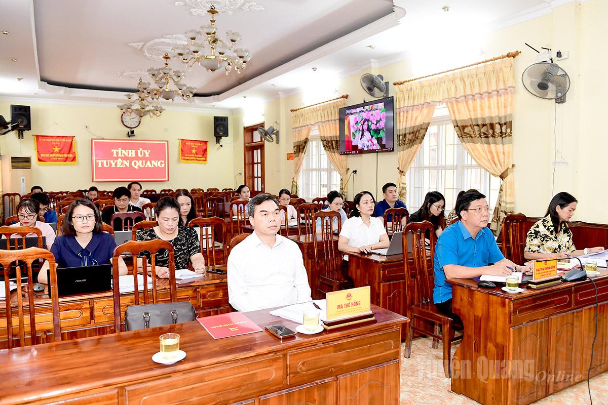 Đồng chí Ma Thế Hồng, Phó Bí thư Tỉnh ủy, Chủ tịch Ủy ban MTTQ Việt Nam tỉnh dự hội nghị tại điểm cầu tỉnh Tuyên Quang.