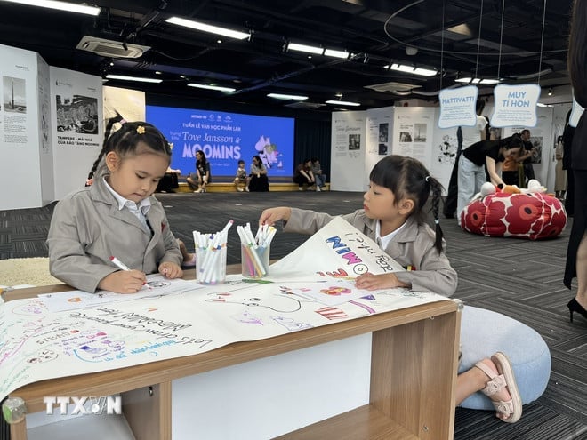 ttxvn-tuan-le-van-hoc-phan-lan-trung-bay-tove-jansson-moomin-80-1107-2.jpg