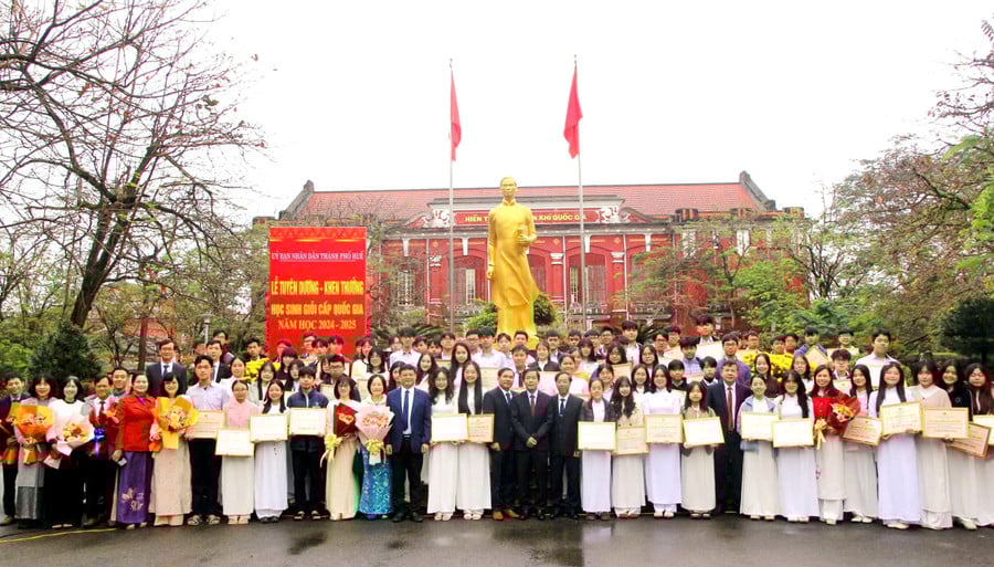 a2-xay-dung-tp-hue-thanh-trung-tam-lon-cua-ca-nuoc-ve-giao-duc-va-dao-tao-da-nganh-da-linh-vuc-chat-luong-cao.jpg