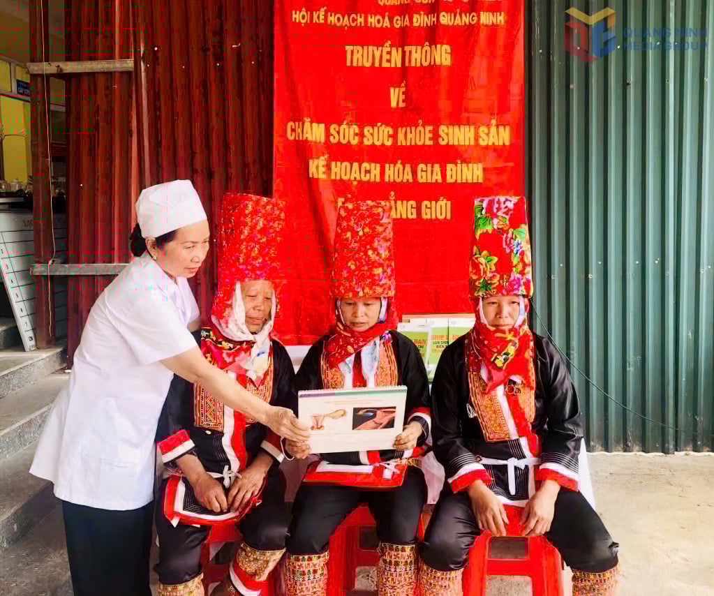 Hội KHHGĐ tỉnhtTư vấn chuyên sâu về SKSS-KHHGĐ cho phụ nữ DTTS xã Đường Hoa.