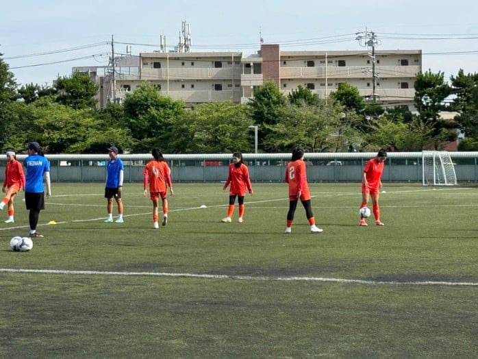 U20 nữ Việt Nam đến Nhật Bản, tích cực bước vào tập luyện - Ảnh 1.