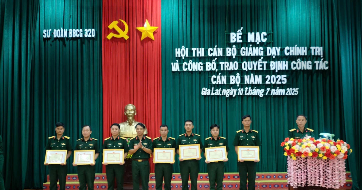 Sư đoàn 320 trao giải hội thi cán bộ giảng dạy chính trị