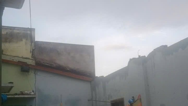 Tốc mái nhà dân do lốc xoáy