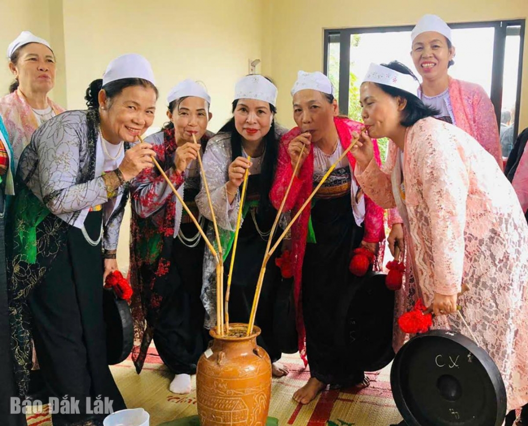 Gìn giữ trang phục truyền thống của phụ nữ Mường